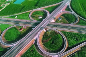 高速公路上如何安全行駛？看完這些指南讓你心不慌