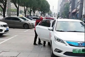 從自主創(chuàng)業(yè)到萬(wàn)順叫車司機(jī)共創(chuàng)人，換個(gè)舞臺(tái)堅(jiān)持優(yōu)秀